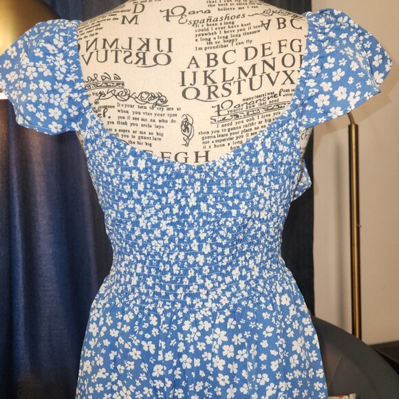 NWT Blue Ditsy Flutter Sleeve Midi Dress Size Large - Picture 11 of 13